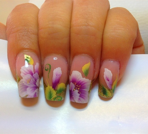 Нарисовать цветы на ногтях